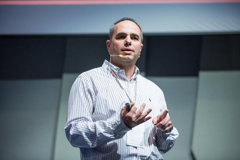 Multi-channel strategy in the era of the hybrid organization 